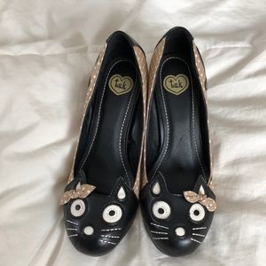 Adorable kitty heals!